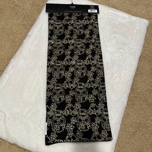 NWT gold Skull print table runner